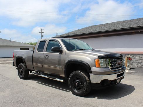 Used 2012 GMC Sierra 2500 SLE w/ Snow Plow Prep Package AWD/4WD image 2