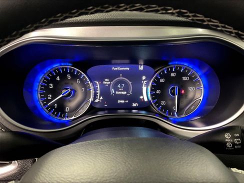 Used 2025 Chrysler Pacifica Limited image 26