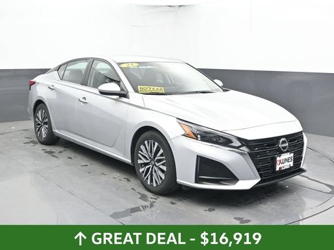 Used 2023 Nissan Altima 2.5 SV FWD image 7
