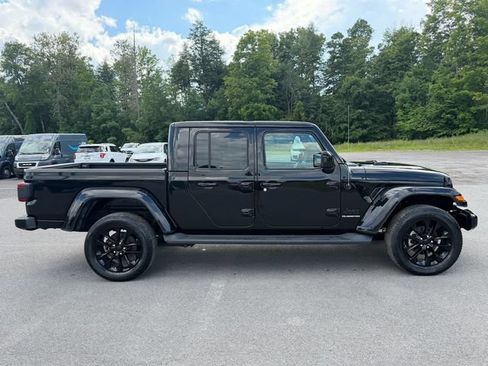 Used 2021 Jeep Gladiator Overland AWD/4WD image 6