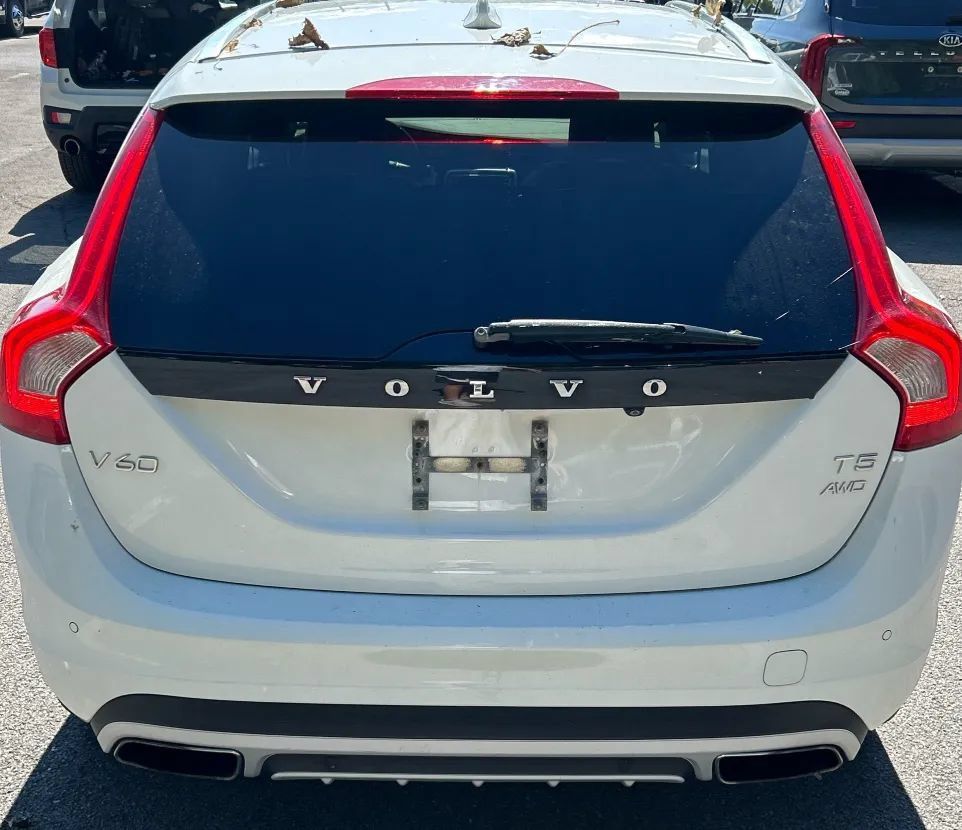 Used 2018 Volvo V60 T5 Cross Country AWD/4WD image 4