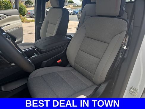 New 2026 Chevrolet Traverse LT w/ Sun and Wheel Package FWD image 16