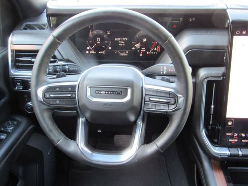 Used 2025 GMC Yukon XL Denali AWD/4WD image 20