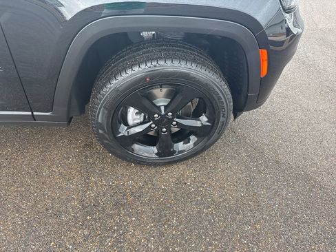 New 2025 Jeep Grand Cherokee L Limited w/ Black Appearance Package AWD/4WD image 24