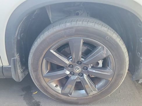 Used 2025 Honda Pilot Sport image 2