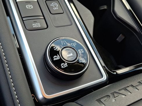 New 2025 Nissan Pathfinder SV w/ SV Premium Package image 16