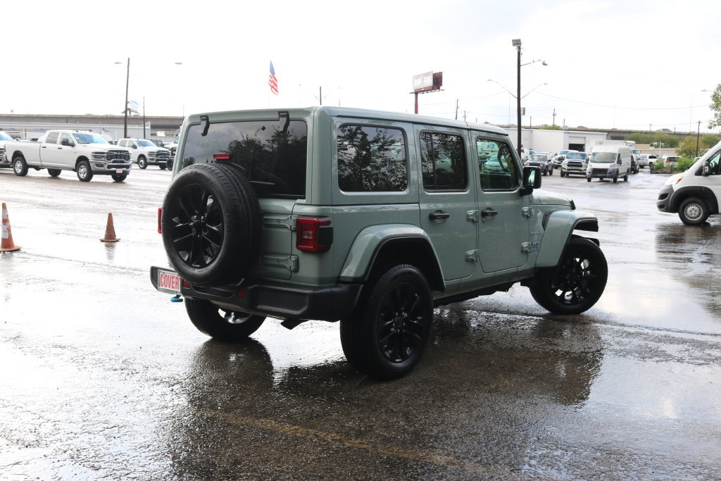 Used 2024 Jeep Wrangler Unlimited Sahara AWD/4WD image 5