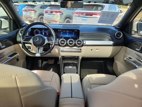 Used 2024 Mercedes-Benz GLB 250 4MATIC image 11