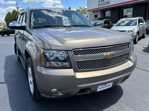 Used 2007 Chevrolet Tahoe LTZ w/ LTZ Preferred Equipment Group AWD/4WD image 3