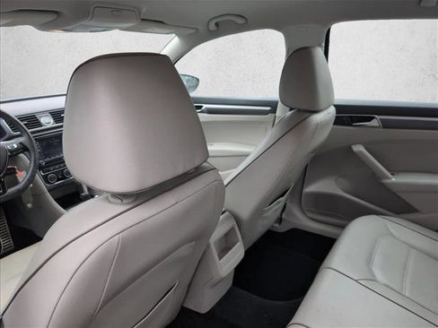 Used 2017 Volkswagen Passat 1.8T R-Line w/ R-Line Lighting Package image 18