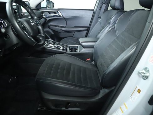 Used 2024 Mitsubishi Outlander SE image 18