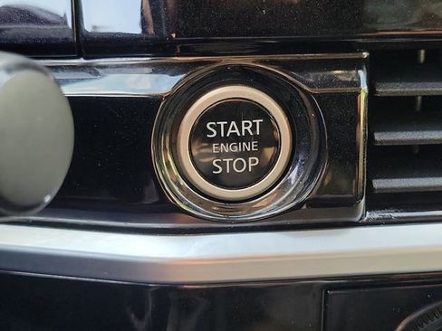 Used 2022 Nissan Pathfinder SV w/ SV Black Package image 11