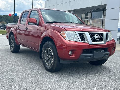 Used 2018 Nissan Frontier PRO-4X image 4
