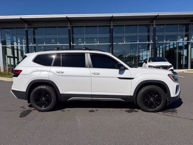 Used 2024 Volkswagen Atlas Peak Edition SEL AWD/4WD image 8