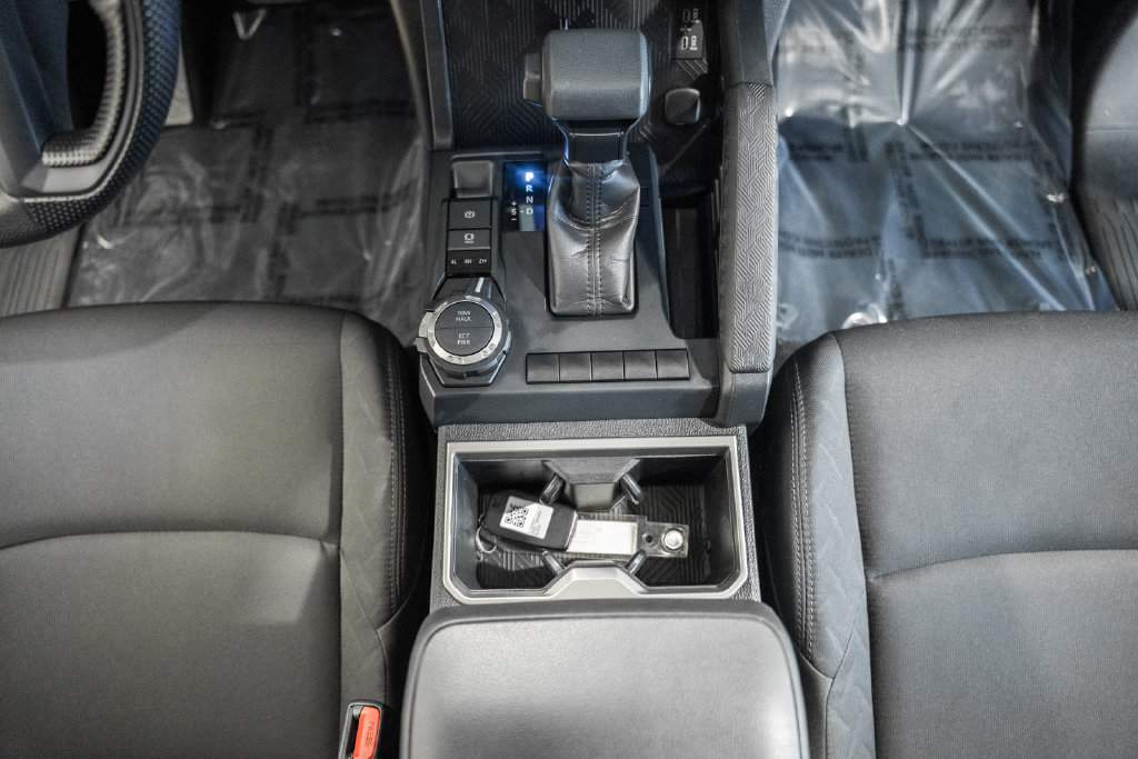 Certified 2025 Toyota Tacoma SR5 AWD/4WD image 22