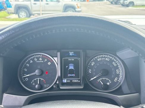 Used 2023 Toyota Tacoma TRD Sport w/ Technology Package AWD/4WD image 17