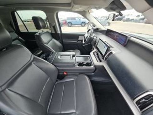 Used 2025 Ford Expedition Active RWD image 12