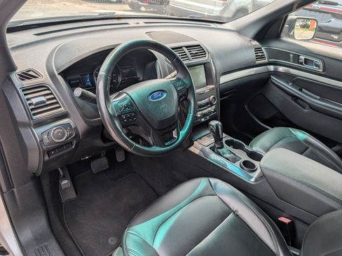 Used 2019 Ford Explorer XLT w/ Equipment Group 202A FWD image 16