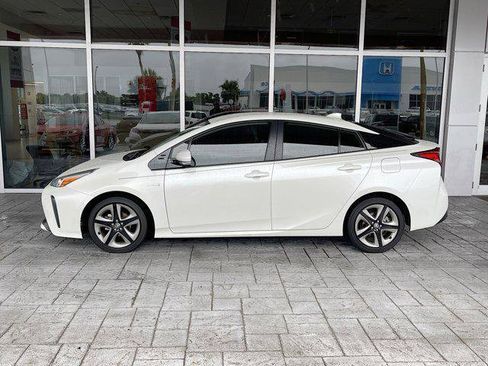 Certified 2020 Toyota Prius Limited FWD image 4