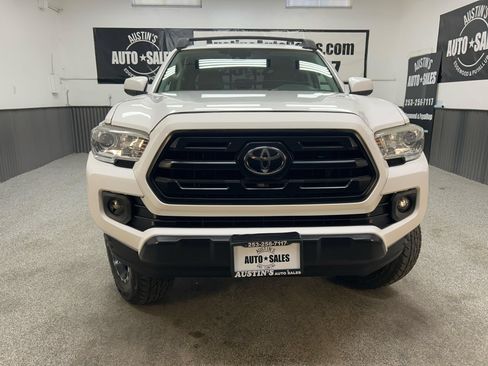 Used 2018 Toyota Tacoma SR AWD/4WD image 2