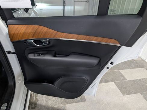 Used 2025 Volvo XC90 B6 Plus image 28