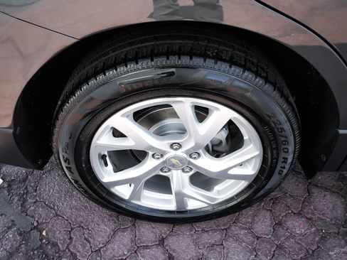 Used 2019 Chevrolet Equinox LT w/ Sun & Navigation Package AWD/4WD image 8