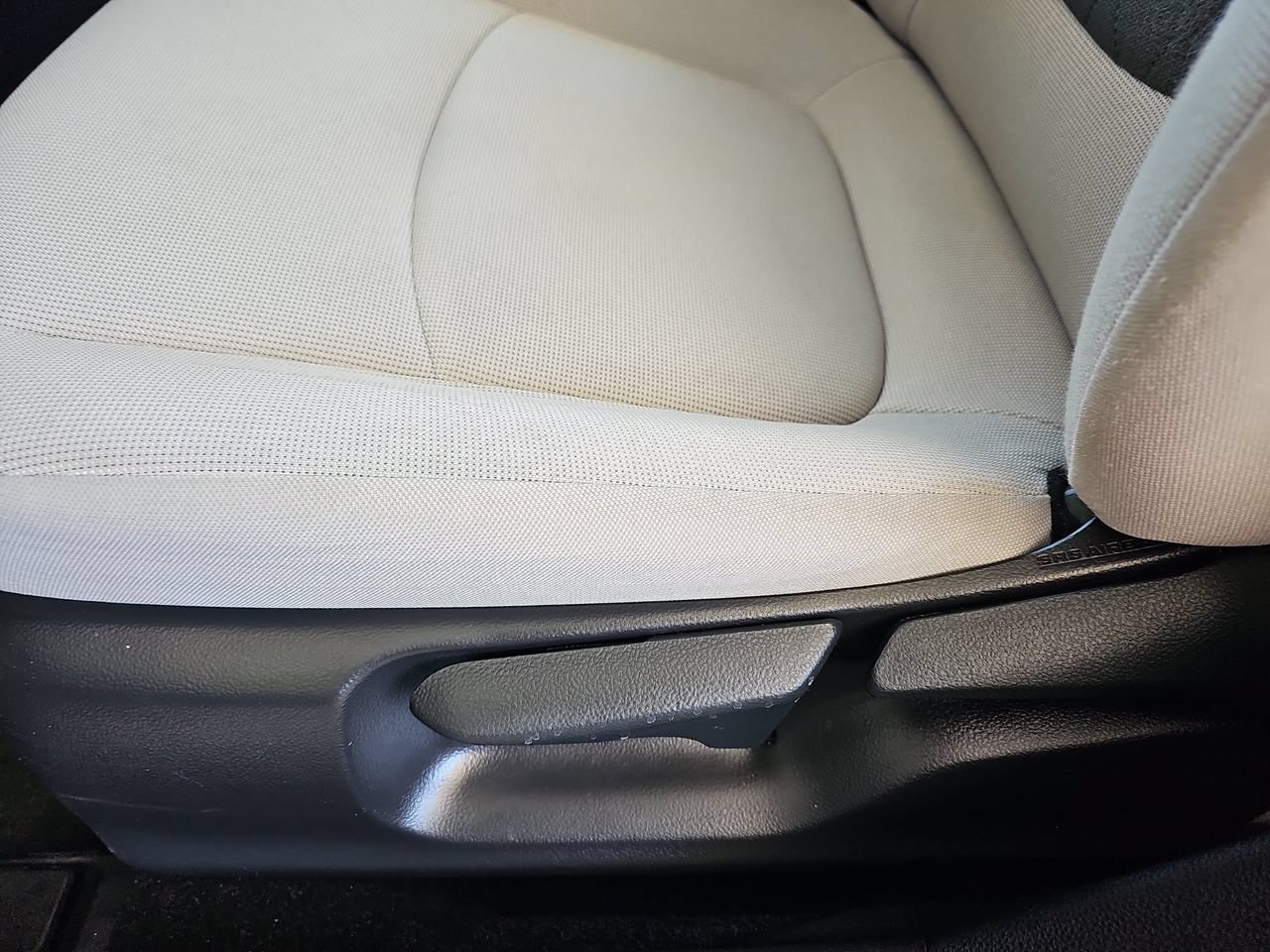 Used 2022 Toyota Corolla LE FWD image 33