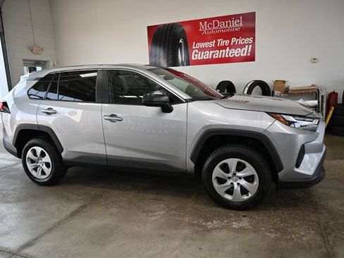 Used 2024 Toyota RAV4 LE AWD/4WD image 4