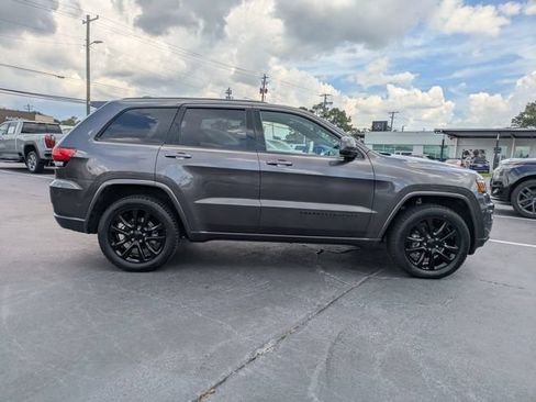 Used 2020 Jeep Grand Cherokee Altitude RWD image 4