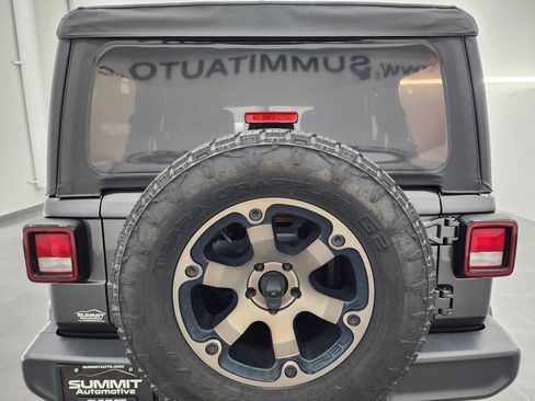 Used 2018 Jeep Wrangler Unlimited Sahara image 24