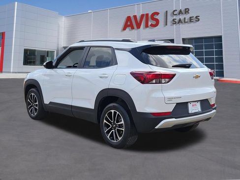 Used 2025 Chevrolet TrailBlazer LT AWD/4WD image 3