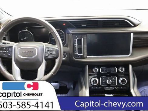 Used 2021 GMC Yukon Denali w/ Denali Premium Package image 16