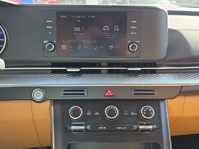 Used 2024 Kia Carnival LX FWD image 23