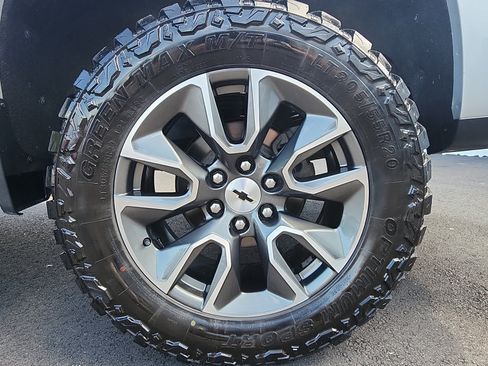 Used 2021 Chevrolet Silverado 1500 LT AWD/4WD image 9