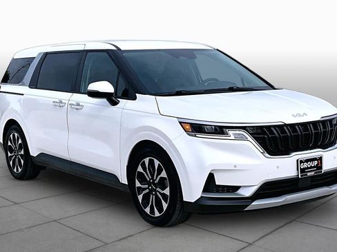 Used 2023 Kia Carnival EX FWD image 3