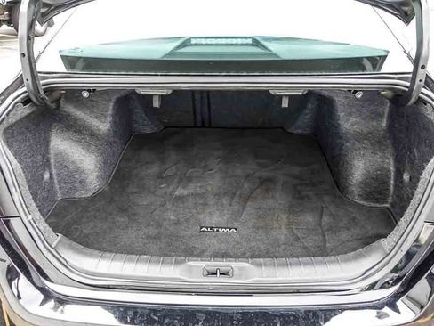 Used 2024 Nissan Altima 2.5 SV FWD image 8