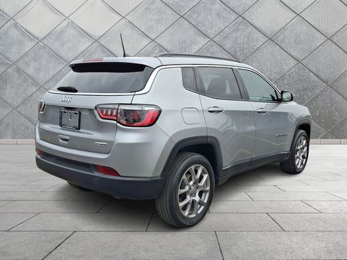 Used 2022 Jeep Compass Latitude image 7