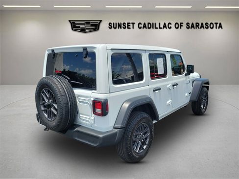 Used 2025 Jeep Wrangler Unlimited Sport AWD/4WD image 4