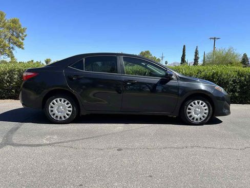 Used 2018 Toyota Corolla LE image 5