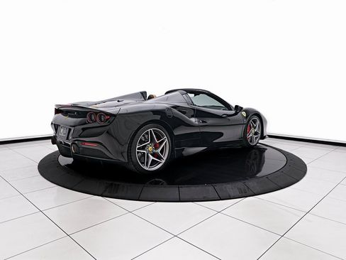 Used 2022 Ferrari F8 Tributo image 17