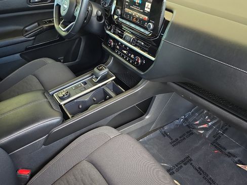 Used 2025 Nissan Pathfinder SV AWD/4WD image 17