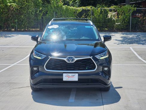 Used 2023 Toyota Highlander Bronze Edition FWD image 6