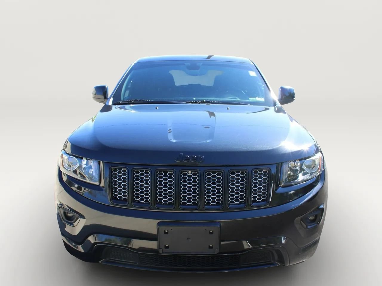 Used 2015 Jeep Grand Cherokee Laredo AWD/4WD image 2