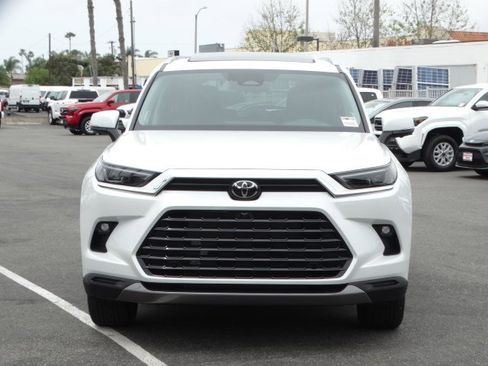 New 2026 Toyota Grand Highlander Platinum AWD/4WD image 3