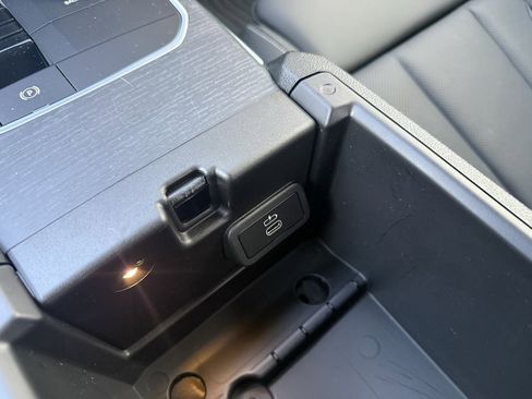 Used 2025 BMW 330i xDrive 330i xDrive w/ M Sport Package image 32