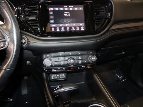 Used 2022 Dodge Durango GT image 40