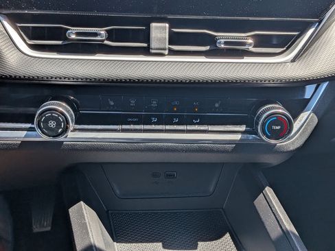 Used 2025 Chevrolet Equinox LT image 24