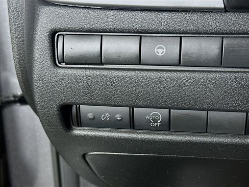 Used 2023 Nissan Rogue SV image 17