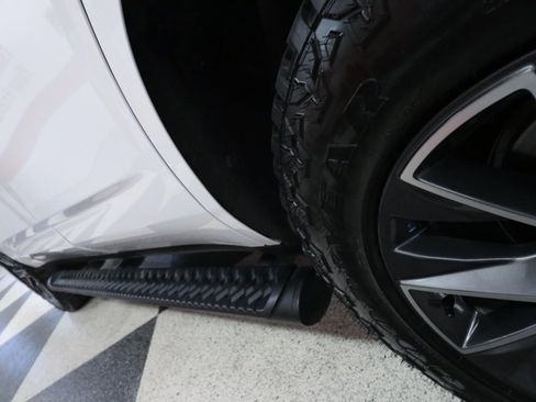 Used 2022 Chevrolet Tahoe Z71 w/ Luxury Package image 41