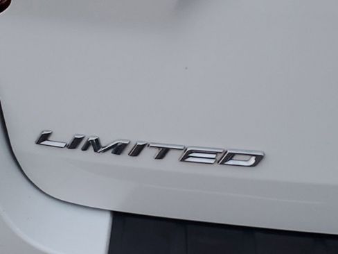 Used 2022 Ford Explorer Limited w/ Equipment Group 301A image 7